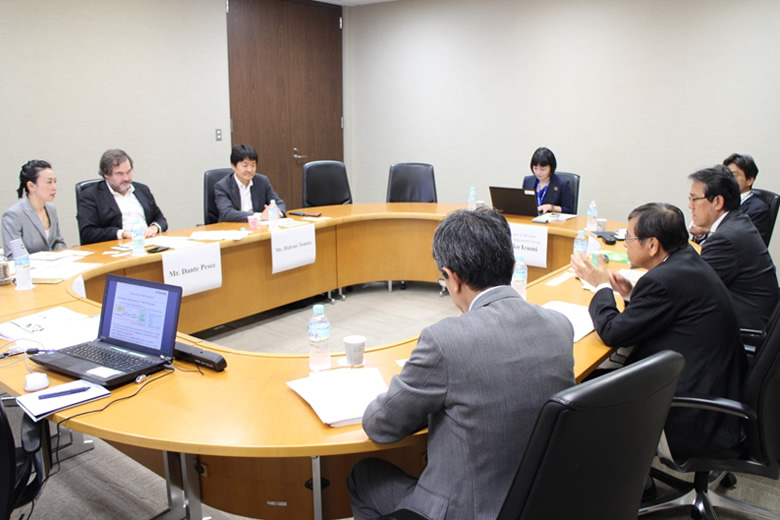 円卓会議
